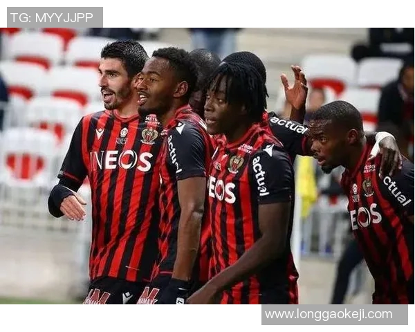 足球10号位的魅力与责任解析：如何成为场上的灵魂指挥官